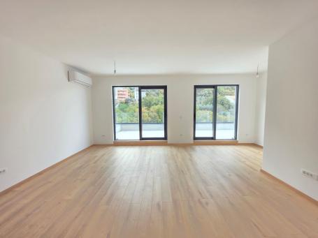 Prodaja dvosobnog stana 108m² u novogradnji sa pogledom na more, parkingom i oslobođenjem od poreza 