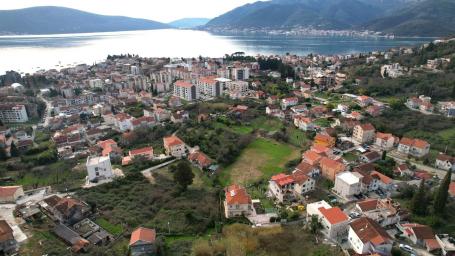 Urbanizovan plac u Tivtu sa Pogledom na More-440m2