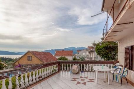 Tivat, Kava-Kuca 136 m2 sa pogledom na more