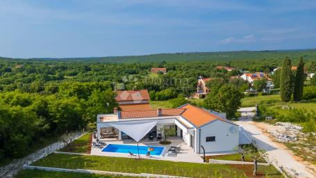 NOVA KUĆA S BAZENOM, POTPUNA PRIVATNOST - BLIZU ROVINJA