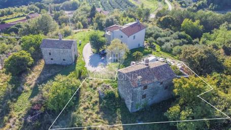 Buje, okolica- samostojeća kuća s panoramskim pogledom!