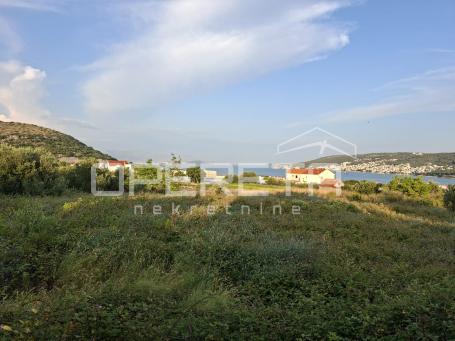 *** Trogir - građevinsko zemljište s pogledom na more ***