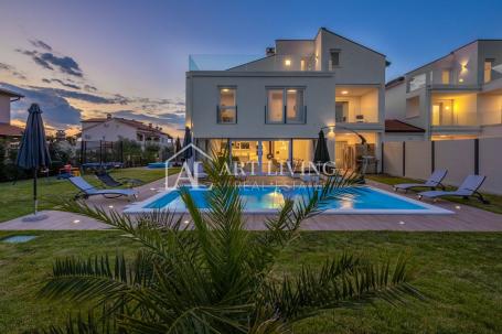 Istra, Poreč, okolica - luksuzna vila s bazenom na mirnoj i lijepoj lokaciji
