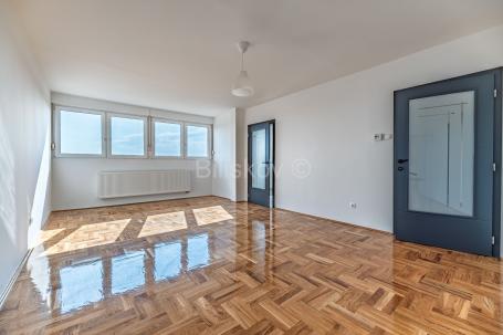 Prodaja, Zagreb, Ravnice, komforan dvosoban stan 63 m2, 2 lifta