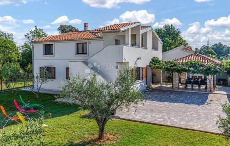 Medulin, Kuća sa dva apartmana na mirnoj lokaciji
