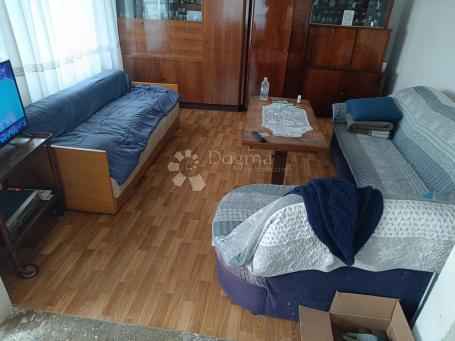 Prostrana kuća na tri etaže