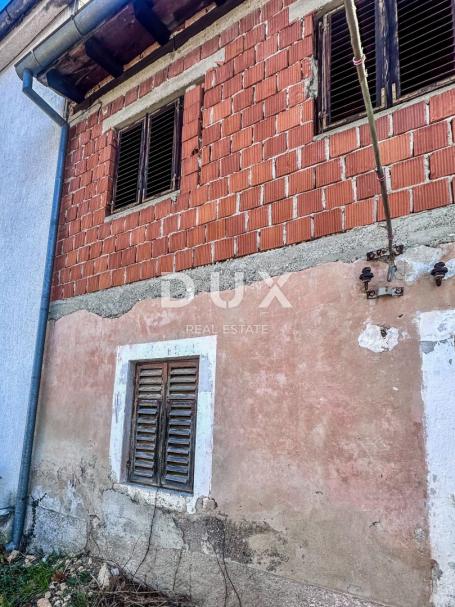 RIJEKA, TRSAT – Reihenhaus in der Renovierungsphase, TOLLE GELEGENHEIT!