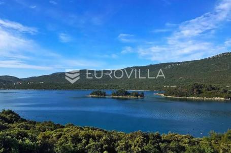 Pelješac, otok u Malostonskom zaljevu