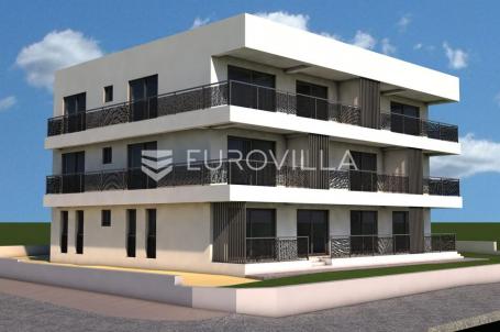 Istra, Rovinj, stan u prizemlju neto korisne površine od 80 m² s dvije spavaće sobe u blizini mora