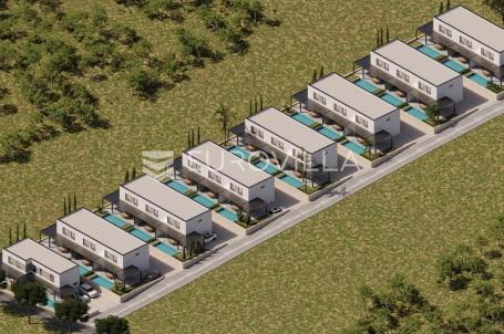 Mandre, trosobni dvoetažni stan s privatnim bazenom i dvorištem u najljepšoj ulici 136,6 m²