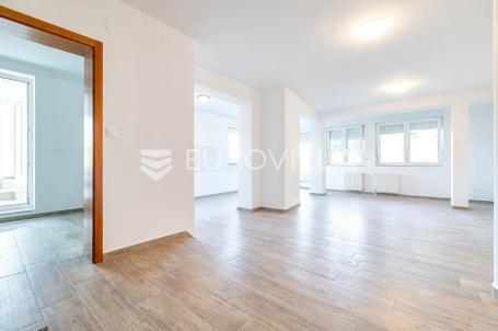 Zagreb, Zelengaj prostrani peterosoban stan 178 m² u visokom prizemlju