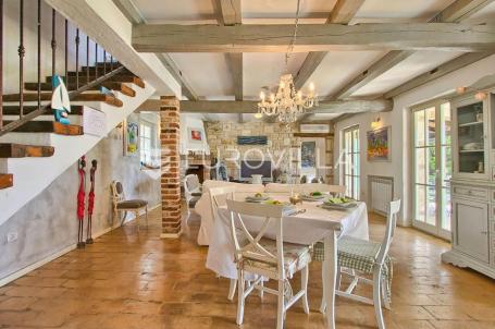 Istra, Tinjan, tradicionalna kamena villa s bazenom