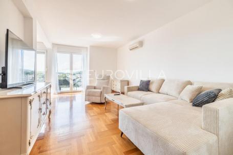 Zagreb, Vrhovec, odličan četverosoban stan s garažom, 128 m²
