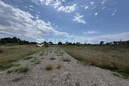 Istra, Vodnjan, građevinsko zemljište 501m2 na odličnoj lokaciji s pogledom na more