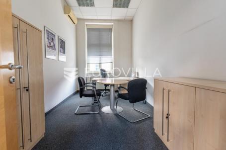 Požega, Trg sv. Trojstva, namješteni poslovni uredi 110 m²