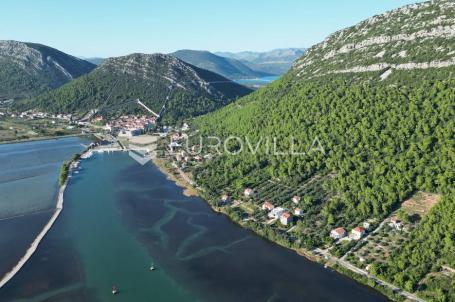 Ston, zemljište prvi red do mora