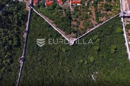 Ston, poljoprivredno zemljište na iznimnoj lokaciji unutar zidina