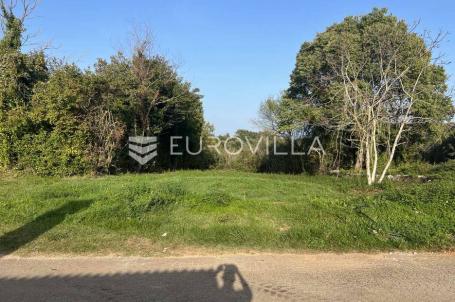 Istra, Barban - građevinsko zemljište s projektom i dozvolom, 784 m2