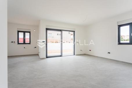 Vodice, prostran dvosoban stan, 115,56 m²