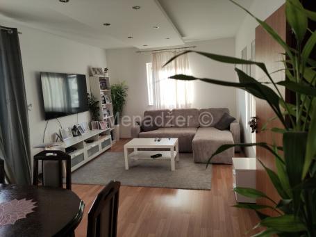 Sremčica, kuća sa 3 stana - 208m2