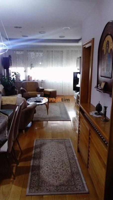 Voždovac, karingtonka, 250m2, sređena, uknjižena
