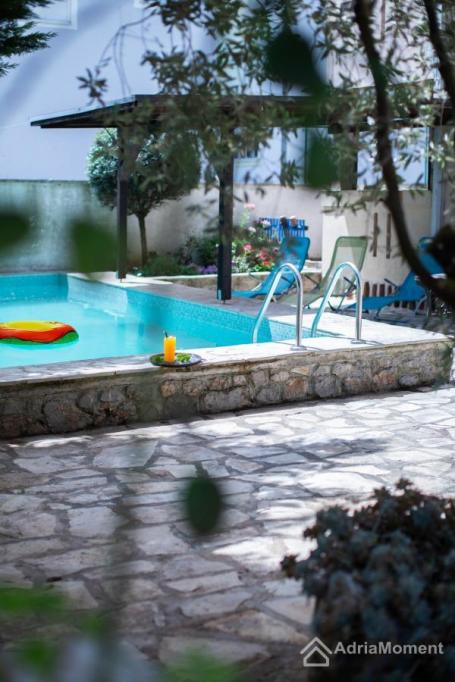 Kuća s 5 apartmana u Krimovici - Bazen