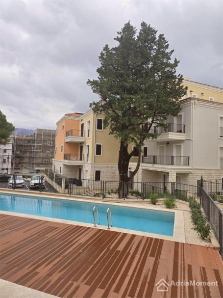 Luštica Centrale – Novi 1-soban stan u bloku s bazenom – 425.000 €