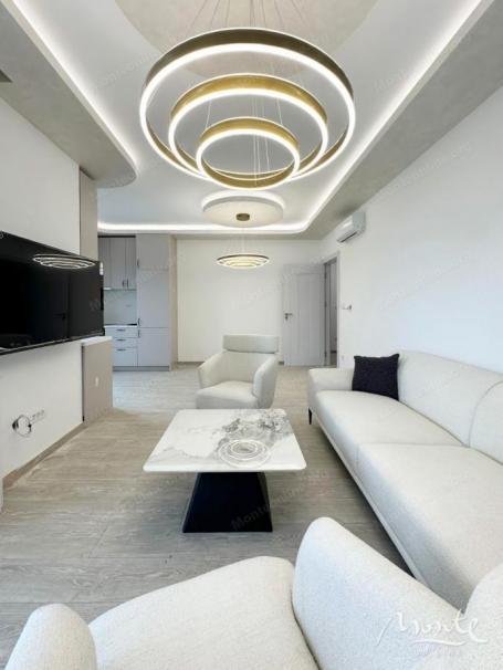 Luksuzni dvosobni apartman s pogledom na more u Bečićima