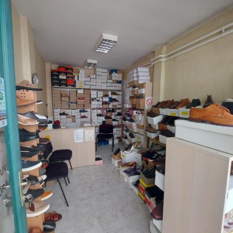 Novi Sad, Centar, Lokal u pasažu sa garsonjerom na spratu i dodatnim podrumom od 37m2