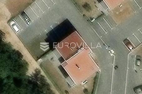 Viškovo, novogradnja u centru, stan s podnim grijanjem, okućnicom 140 m2