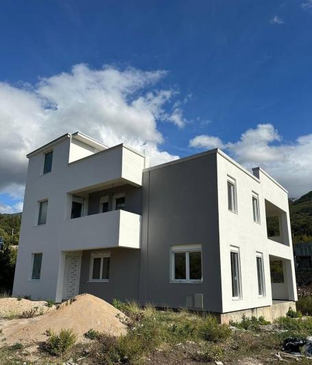 Nova Trospratna Kuća na Prodaju u Župcima, Bar