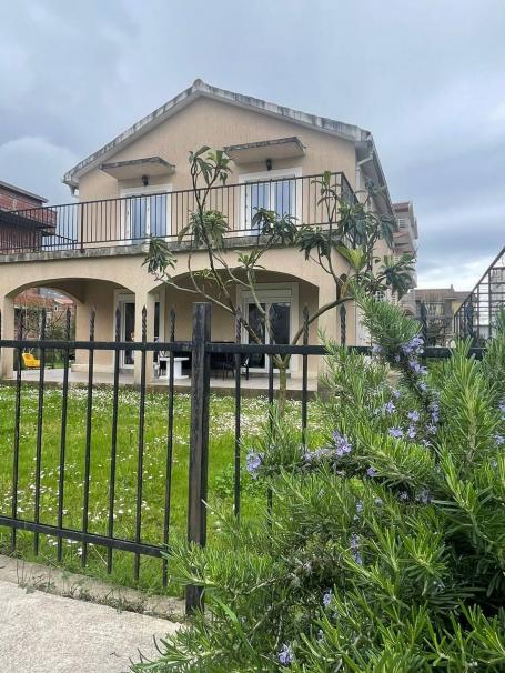 Kuća sa 3 Spavaće Sobe na Prodaju u Lastvi Grbalskoj (5 km od Budve)
