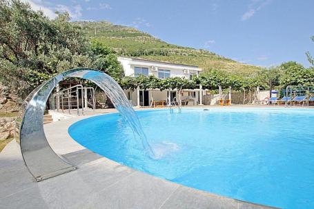 Luksuzna Vila na Prodaju u Reževićima (Budva)
