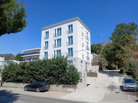 Modernes Hotel direkt am Meer zu verkaufen in Šušanj, Bar