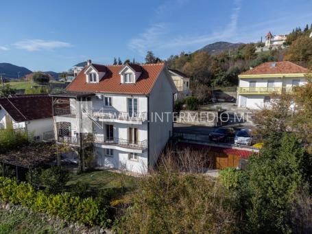 Kuća sa poslovnim prostorom, Ratiševina