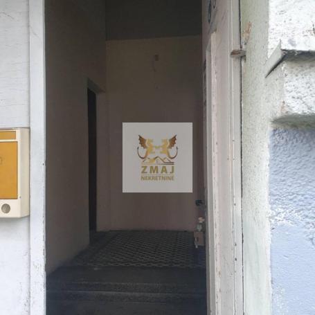 KUĆA ZA IZDAVANJE - PRAZNA - DOBRA LOKACIJA - PUNO PARKINGA