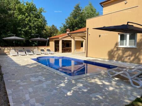 Kuća Prodaje se kuća, 200 m2, s bazenom,  Raša