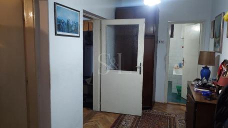 KUĆA SA DVA LOKALA
