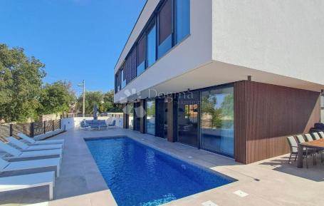 MODERNA VILLA NA ROVINJSKOJ PERIFERIJI