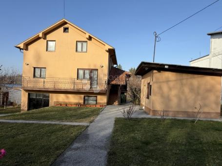 House Ripanj, Opština Voždovac, 340m2