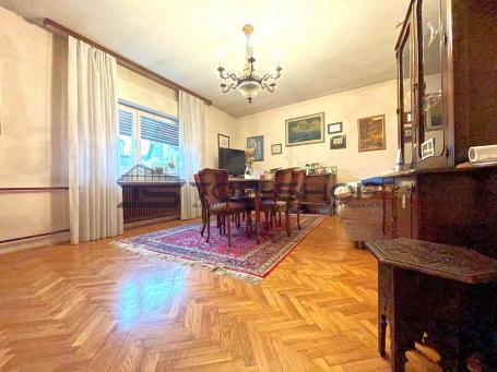 Kustošija, kuća na 2 etaže 6S + 4 parkirna mjesta, 260m2