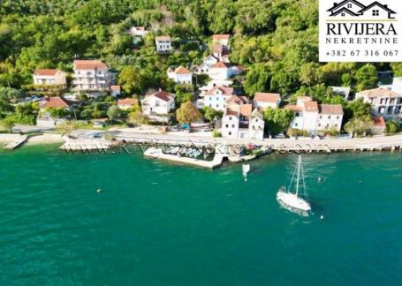 Na prodaju kamena kuca Strp Kotor
