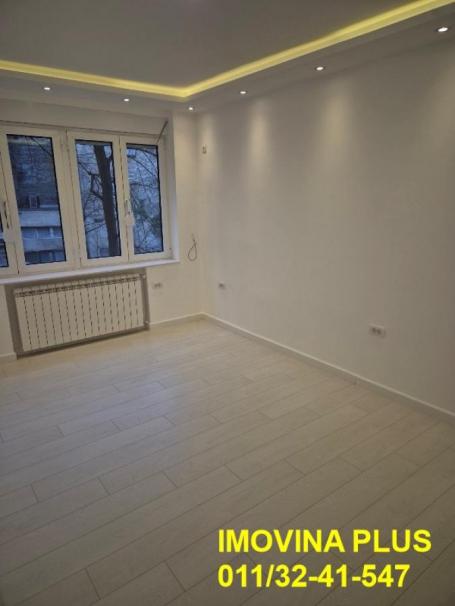Lux, dvosoban stan u centru - Skupština