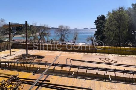 Prostrani novi apartman 40m od mora, Vodice