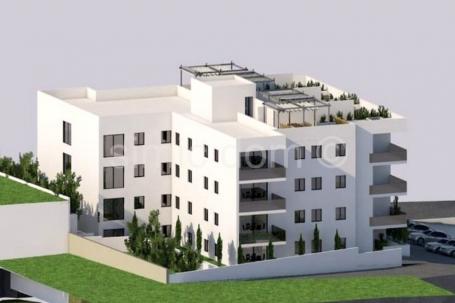 Novi trosobni apartman s velikim vrtom, Čiovo