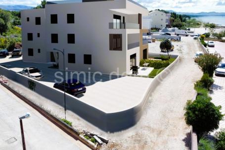 Dvosobni apartman 70m od plaže, Srima