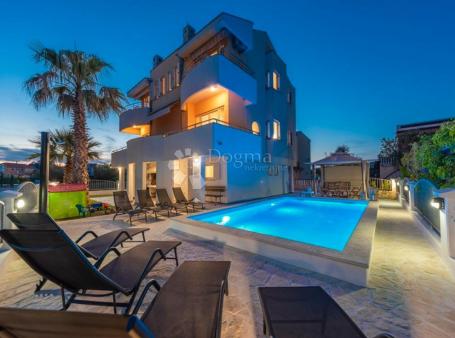 Villa s bazenom u Privlaci