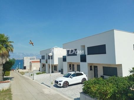 Lijepo uređena villa 80 met. do mora na mirnoj poziciji. 