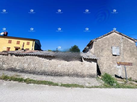 Истра, Бује, Момјан, стара истарска кућа од 107м2 за реновирање, струја, вода, €75.000,-, парцела 11