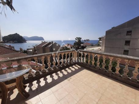 Prodaja kuca sa apartmanima blizu plaze, Petrovac, Budva - objekat 8311 - Crna Gora